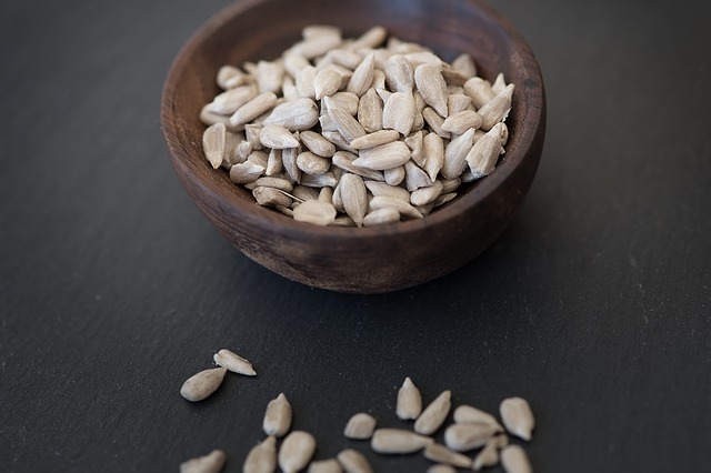 Sunflower seeds in the diet therapy of thyroid diseases, glycemic disorders and problems with skin and hair